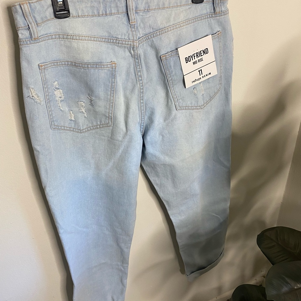 BRAND NEW BOYFRIEND LIGHT-WASH JEANS